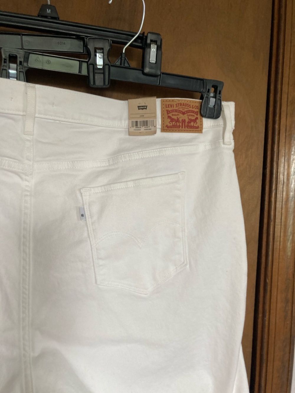 Levi’s white mid rise Bermuda jean short white cuffed Bermuda short 24W - Picture 9 of 17